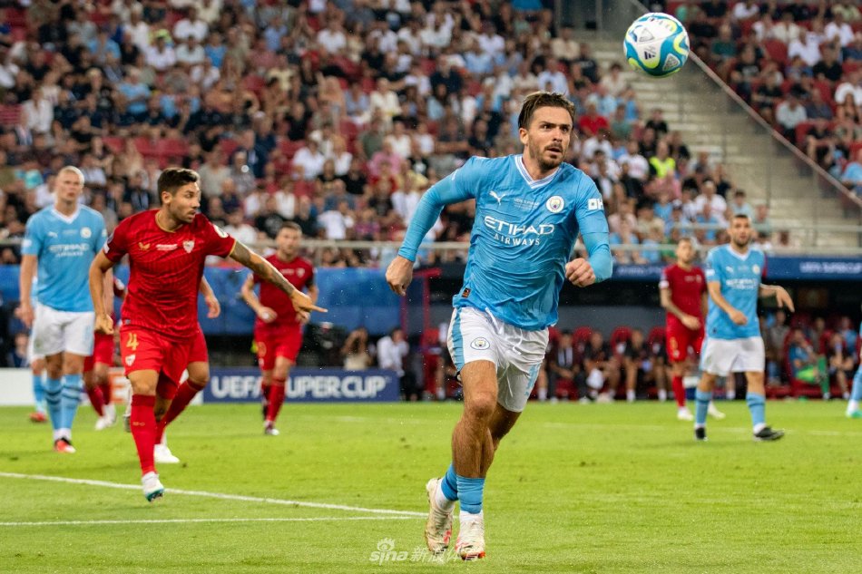 于聚光灯下 于聚光灯下